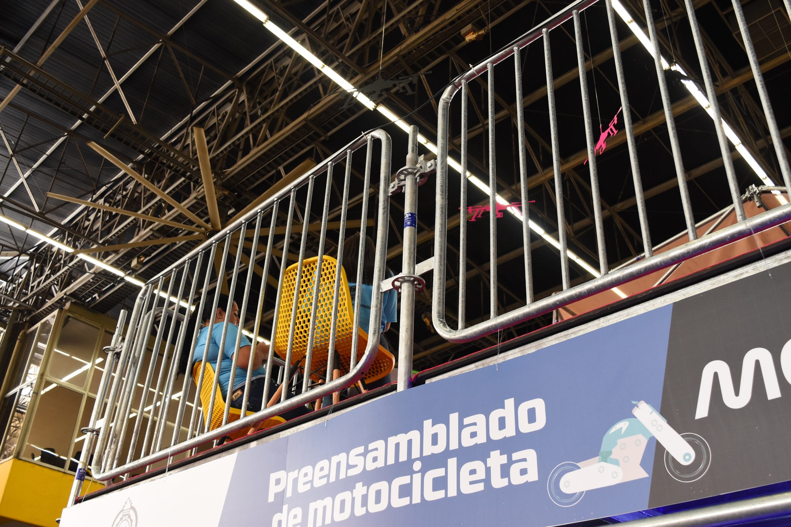 Montaje de tarima y gradería Andescol en un evento