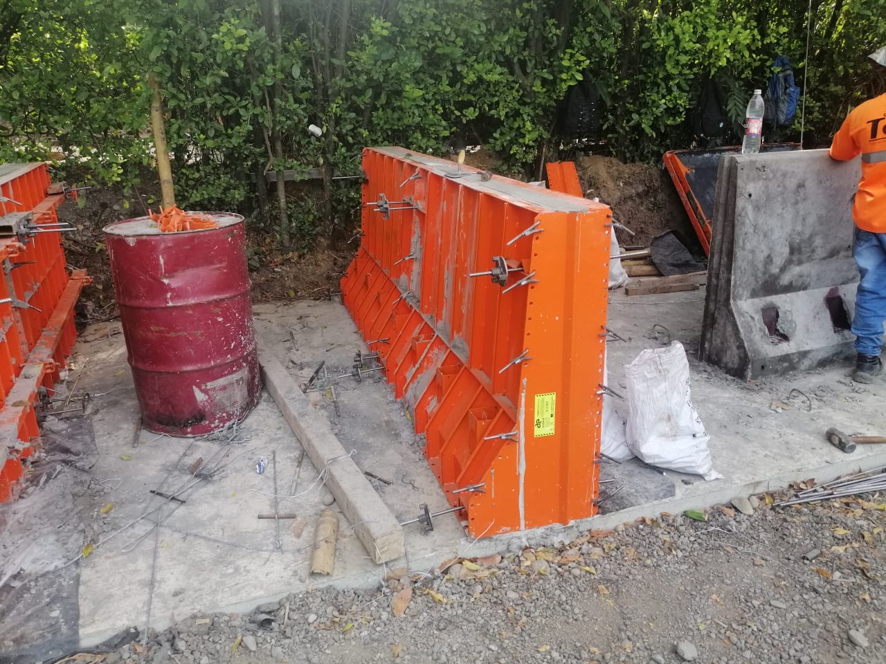 Formaleta Andescol para barreras de concreto tipo New Jersey
