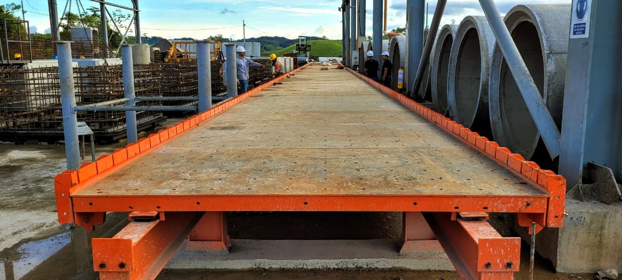 Mesa paramétrica Andescol para el acoplamiento de moldes y formaletas de concreto