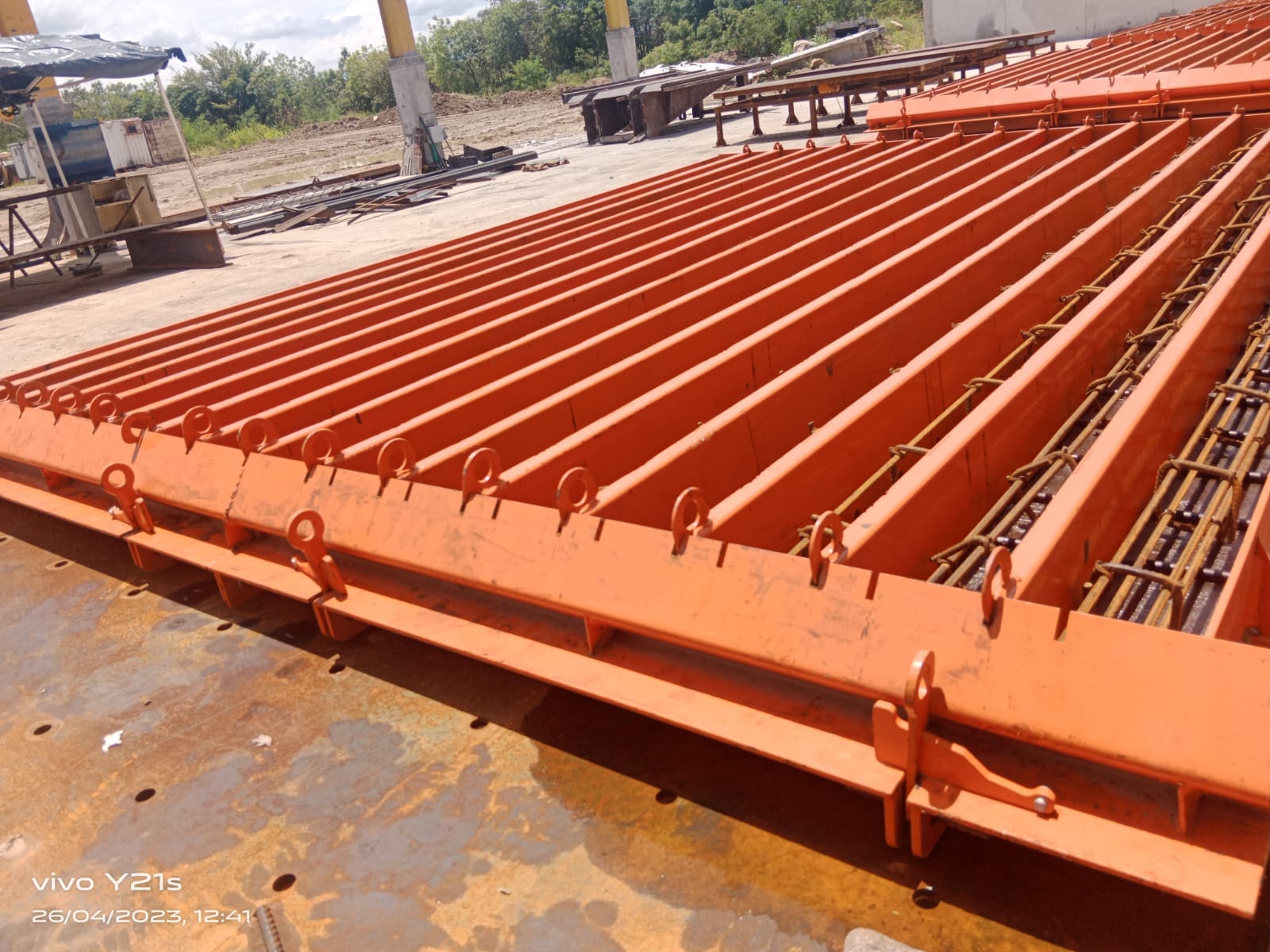 Formaleta Andescol para la fabricación en serie de postes de concreto